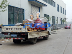 福瑞得機械手扶壓路機、框架整平機已成功裝車及時發(fā)貨