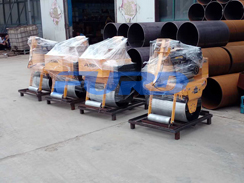 福瑞得機(jī)械5臺壓路機(jī)，一臺混凝土整平機(jī)及時發(fā)貨