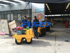 福瑞得機械手扶雙輪壓路機，二次結(jié)構(gòu)澆筑泵及時包貨