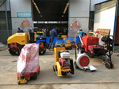 七月，福瑞得灌縫機(jī)、灌縫膠等路面養(yǎng)護(hù)設(shè)備發(fā)貨忙